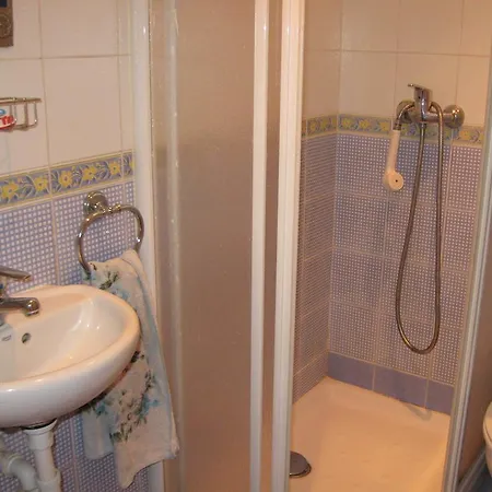 Kati Hostal *